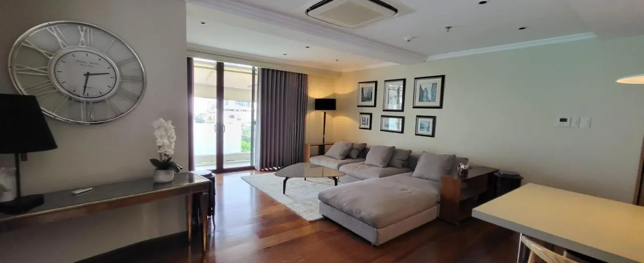 Poblacion Penthouse Suite With Private Roofdeck Manila