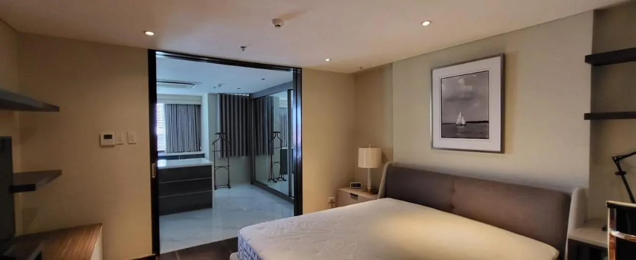 Poblacion Penthouse Suite With Private Roofdeck Manila Apartment