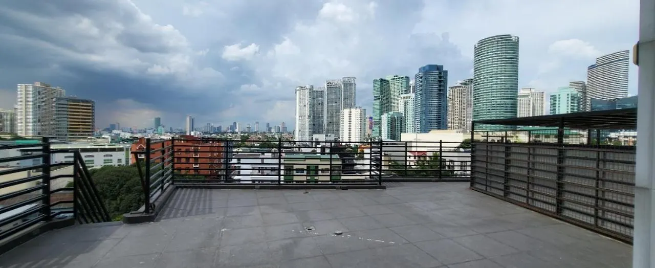 Poblacion Penthouse Suite With Private Roofdeck Manila