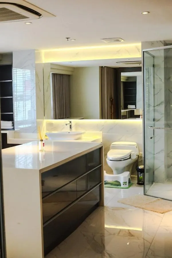 Poblacion Penthouse Suite With Private Roofdeck Manila Philippines