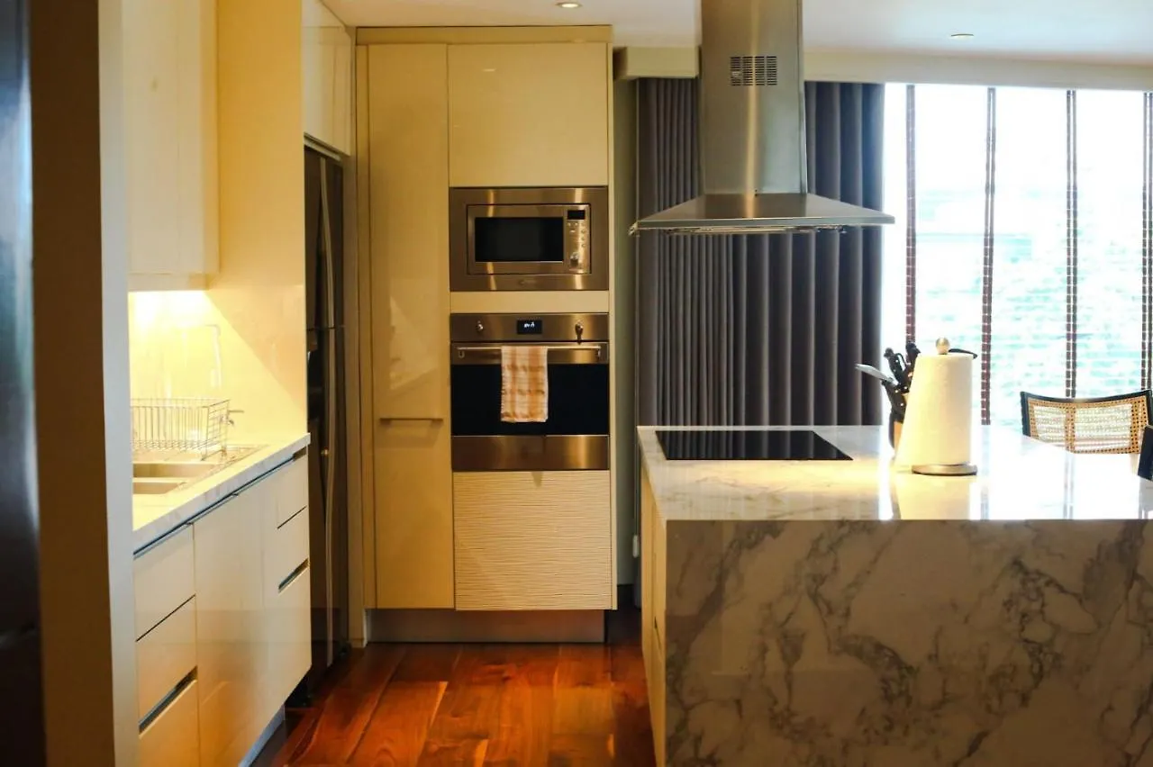 Poblacion Penthouse Suite With Private Roofdeck Manila Apartment
