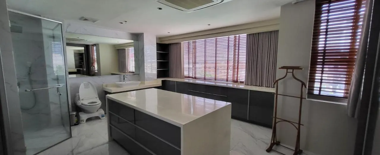 Apartment Poblacion Penthouse Suite With Private Roofdeck Manila